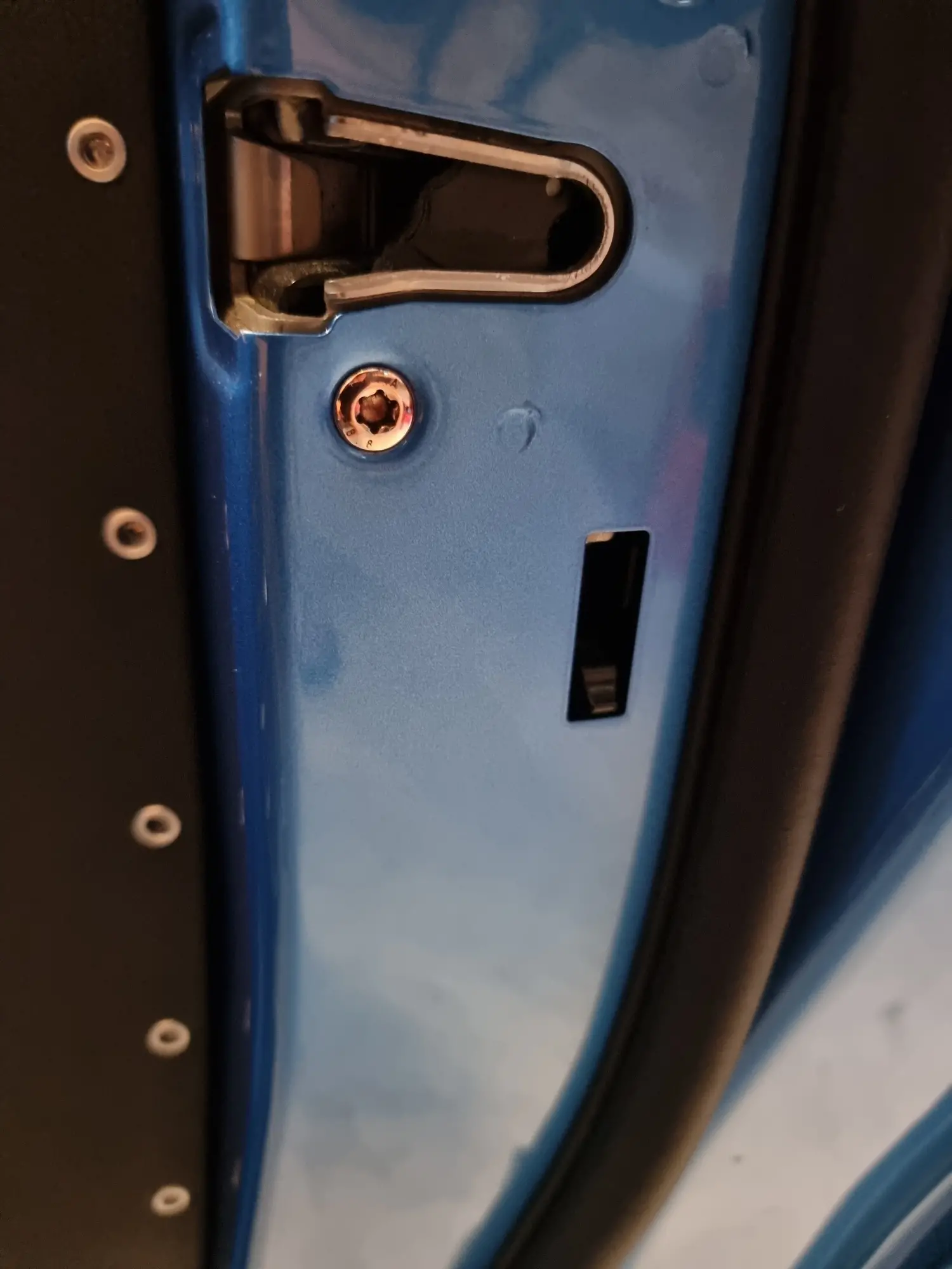 Henryk G.H: Schrauben verkupfert, verkupferter Schließmechanismus einer Autotür, A-Klasse Mercedes, Umbau Mercedes