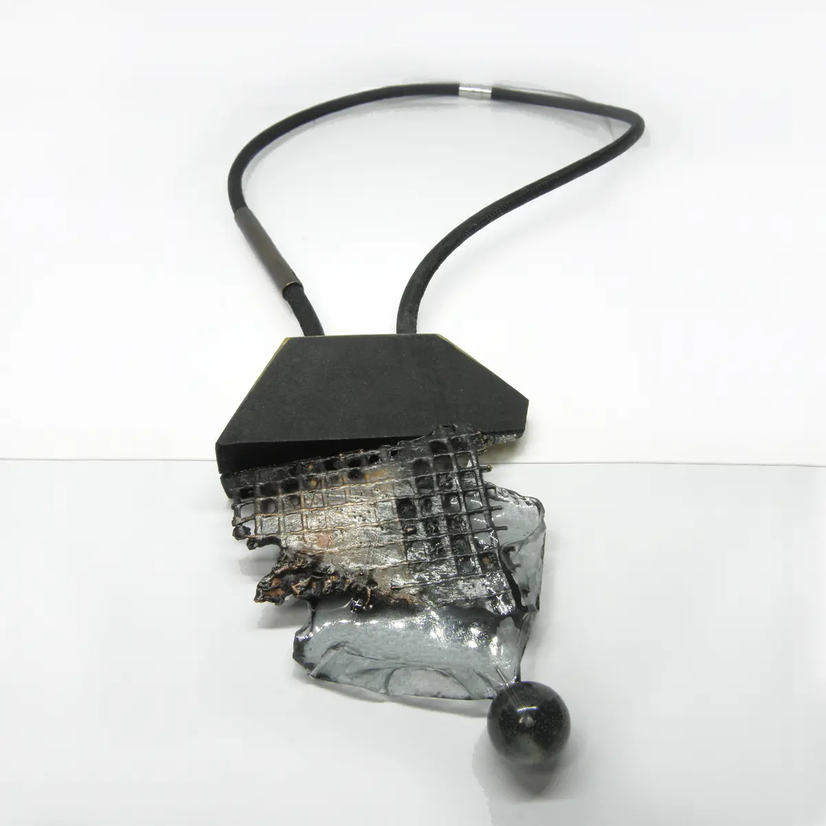 Vesna Kolobaric FROZEN DROP brueniert