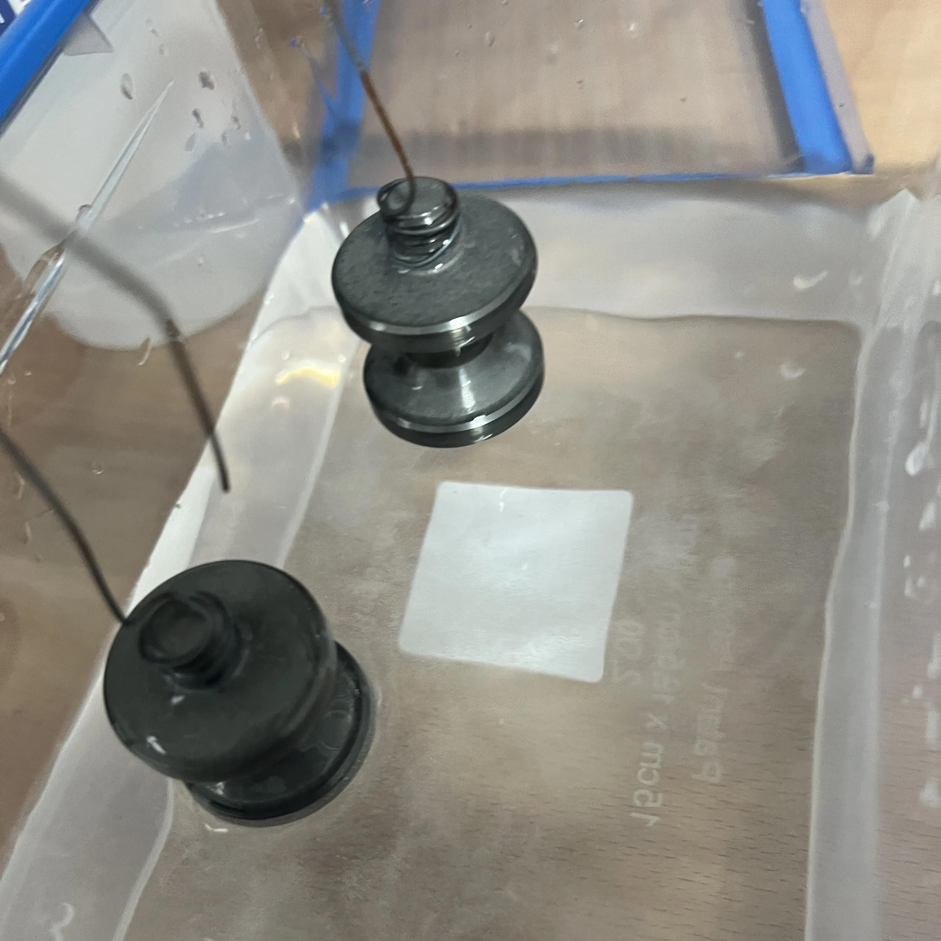 Eloxalprozess Badprozess von Motorradteilen