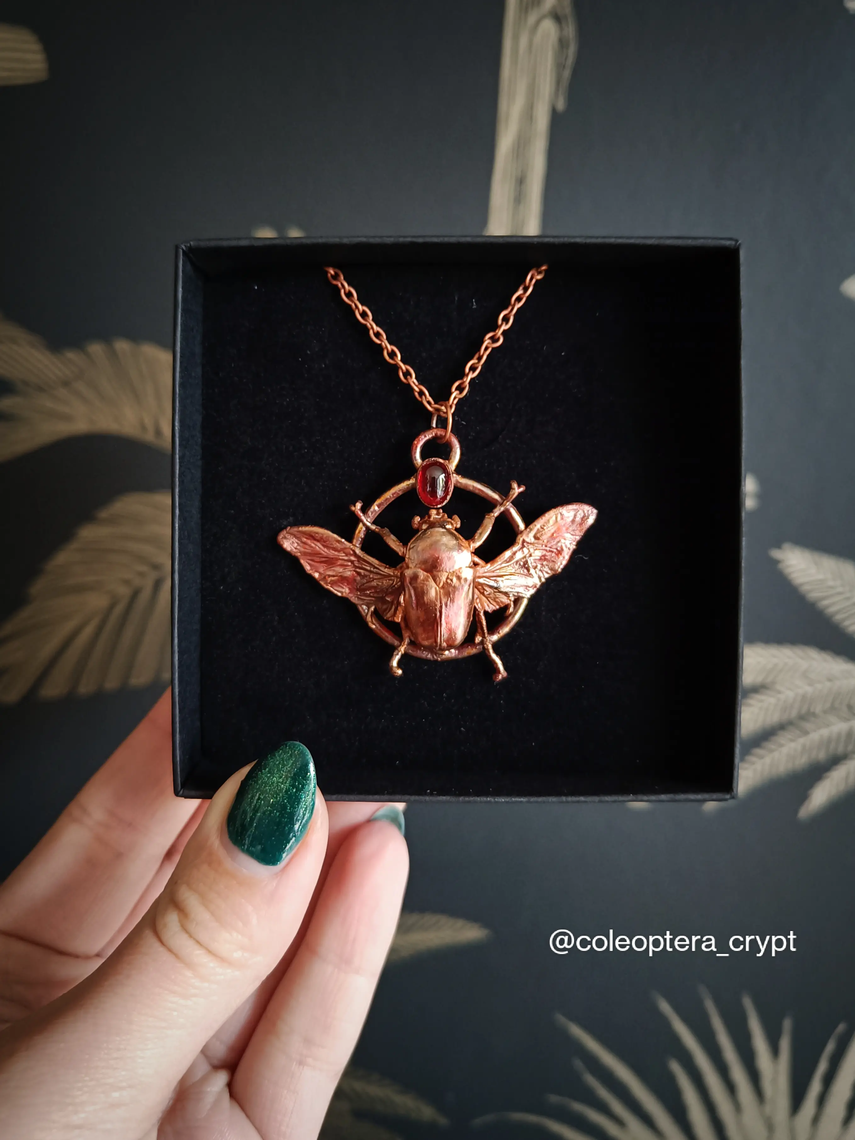 Käferbrosche patiniert