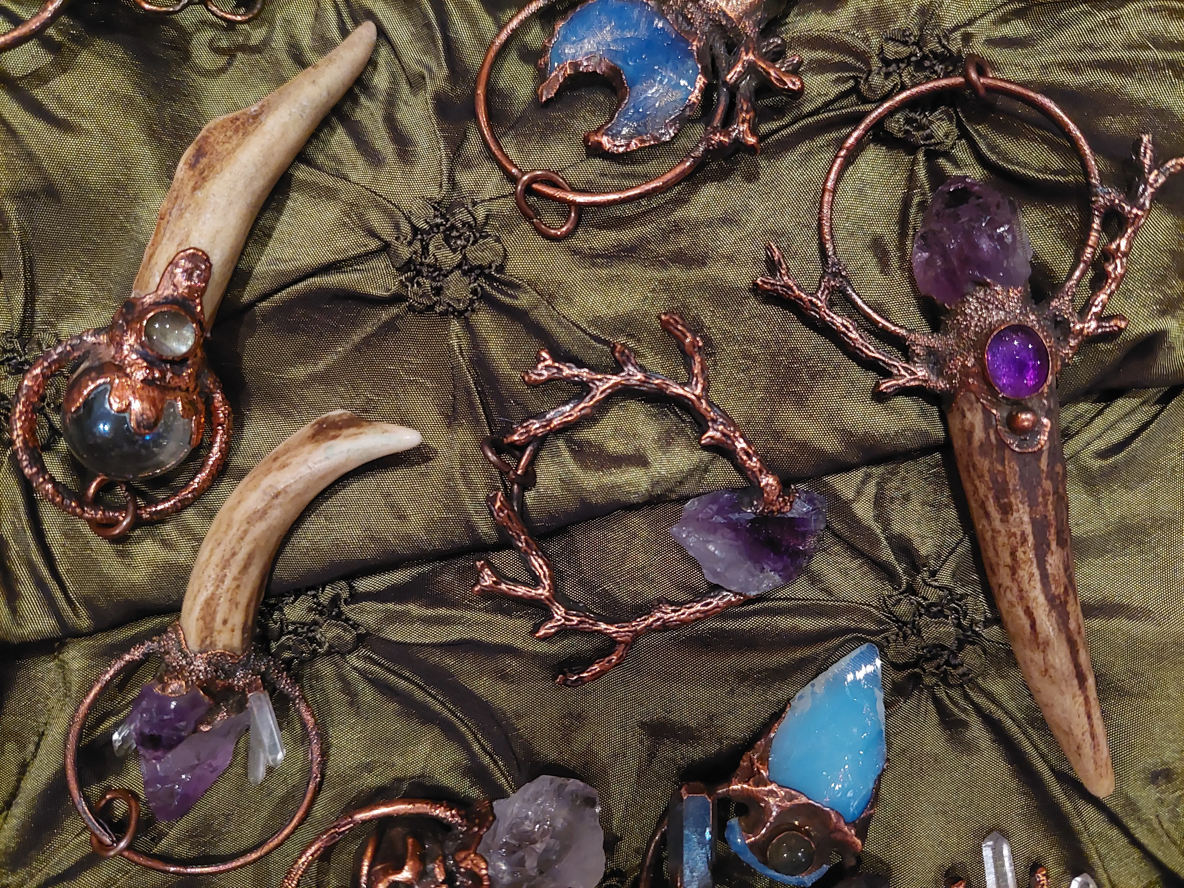 Schmuckstücke patiniert