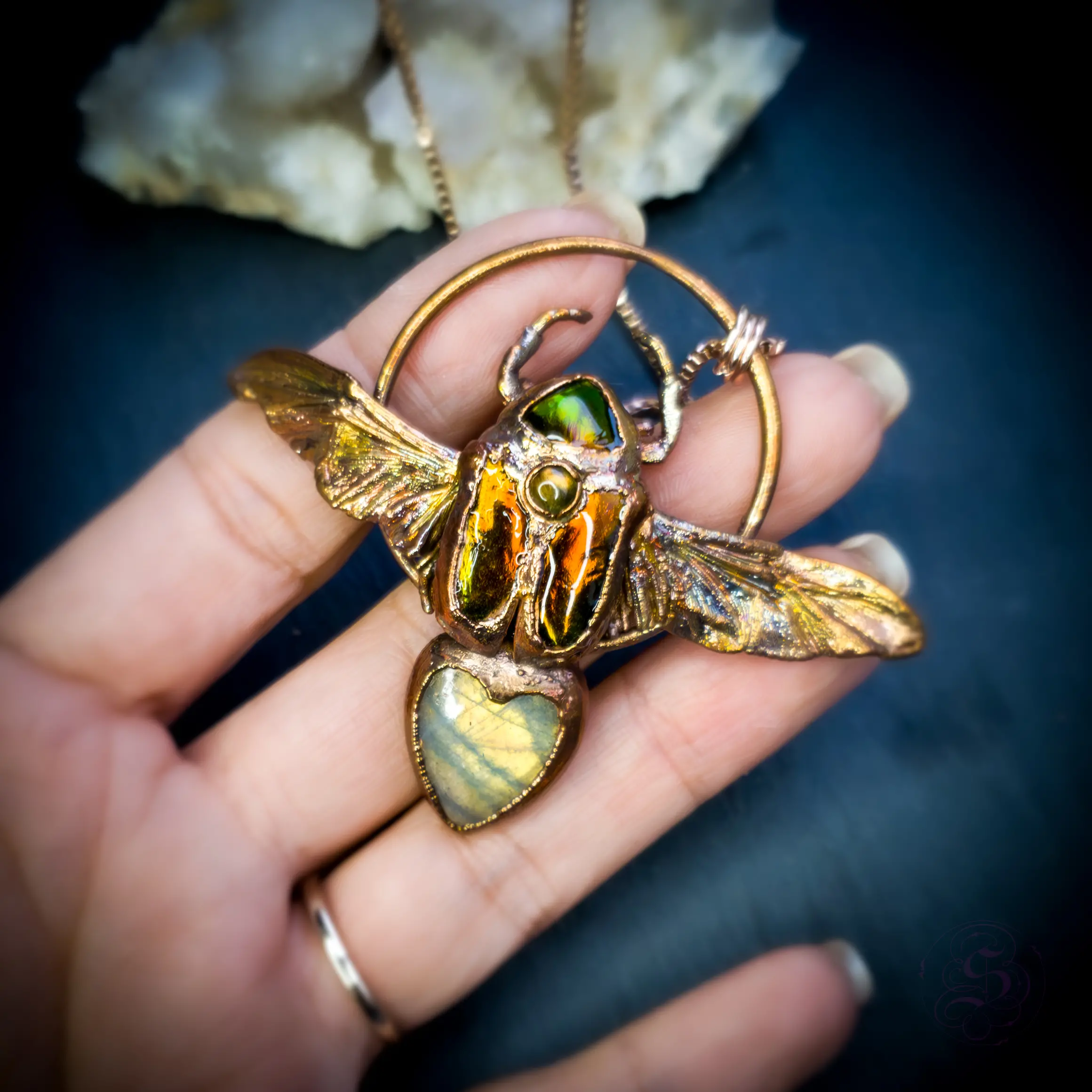 Käferbrosche vergoldet