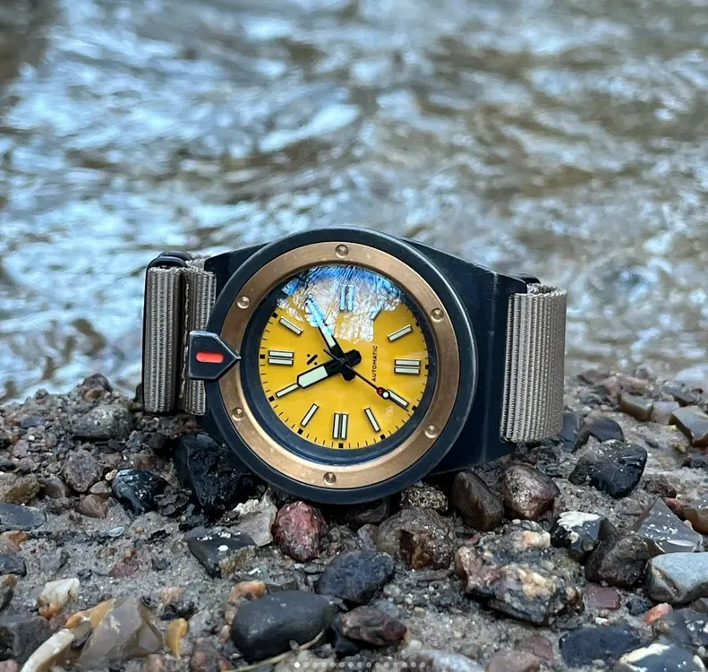 Uhrengehäuse verkupfert, veredelte Uhr, Uhr mit Kupfergehäuse