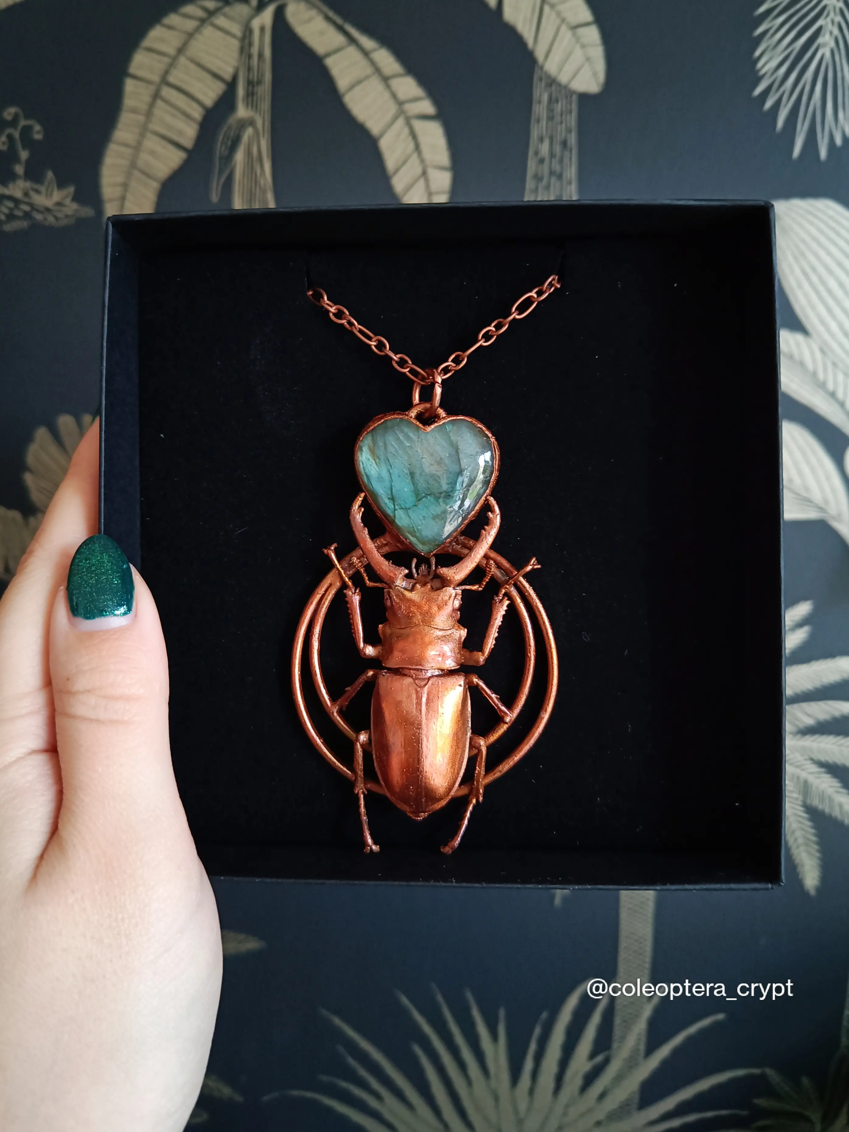 Käferanhänger patiniert