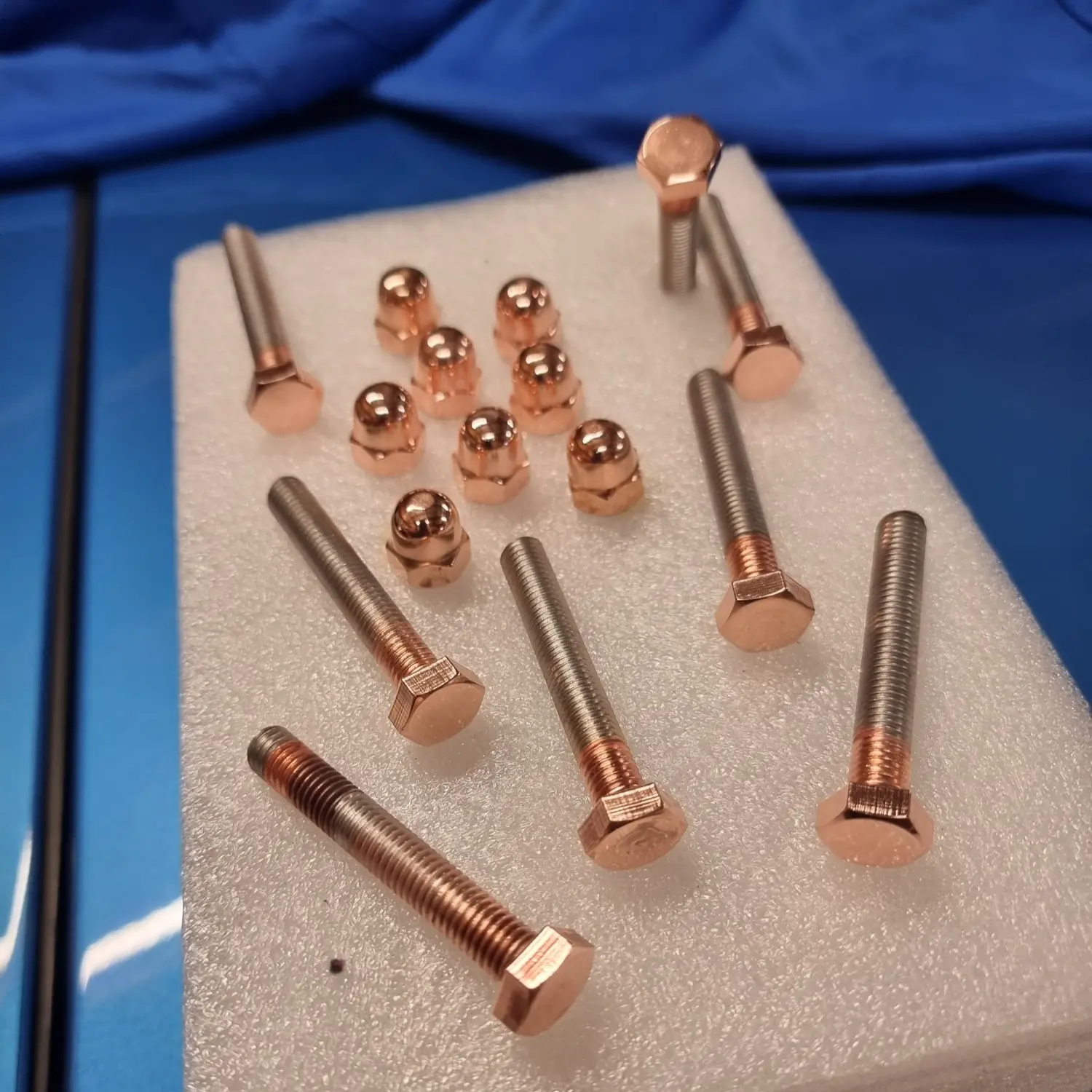 Autoteile galvanisieren, Schrauebn Auto galvanisieren, verkupferte Schrauben, DIY Schrauben verkupfern